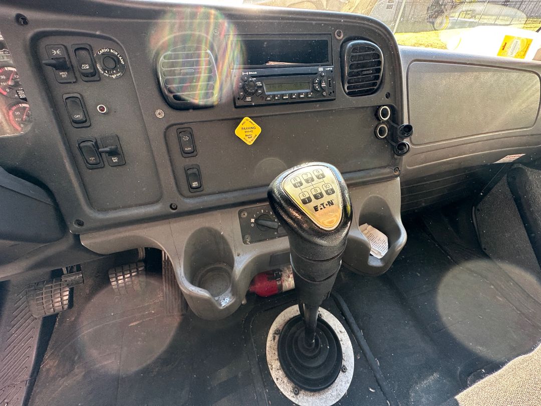 2015 FREIGHTLINER M2 Box Truck - Image 23